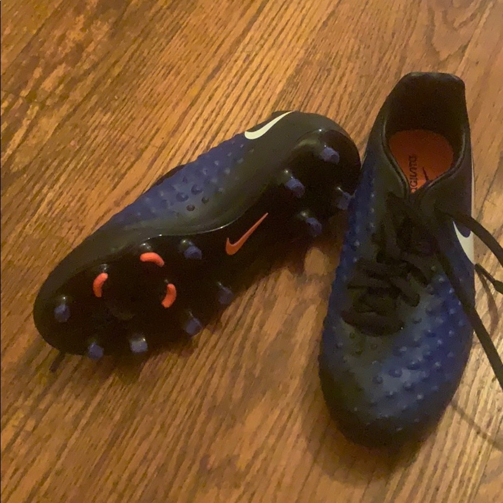 Soccer cleats